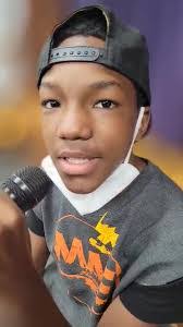 Kris Snow's Instagram, Twitter & Facebook