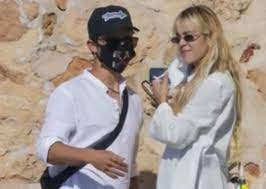 Alex hoyer presuntamente tiene una relación con danna paola desde hace dos o tres meses, como reveló una fuente cercana a la pareja a la revista tv notas. Irc4qvwkq1xlkm