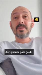 Polislerin Önünde Mevlana Elbisesi Giyen Adam