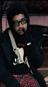What glasses are lil Tracy wearing in this pic? I've been looking for  glasses like these and i can't find them : r/GothBoiClique