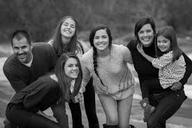 Image result for tbn:89j_M0kB5dmhMM::www.portaldafamilia.org/images/familia1a.jpg