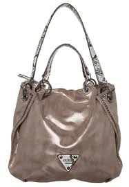Sac à main femme de la marque guess brillant noir / pas de contre façon voir logo et intérieur. Guess Dylan Sac A Main Champagne Sacs Guess Zalando Ventes Pas Cher Com Sac Guess Sac A Main Sac