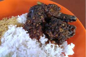 Bebek sinjai sudah sangat terkenal ke daerah lain, bahkan warga daerah lain seperti surabaya sering pergi ke madura hanya untuk makan bebek sinjai. 6 Nasi Bebek Khas Madura Yang Lezatnya Jangan Ditanya