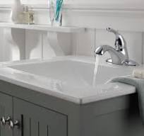 Single Handle Centerset Bathroom Faucet in Chrome