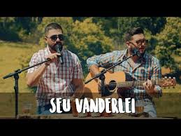 In the next year, you will be able to find this playlist with the next title: Pin Em Fotos Da Banda