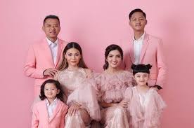 Kami akan melanjukan perbincangan yang update kabar terkini anang hermansyah ayah aurel dan azriel serta suami dari artis ashanty. One Family Contracted Covid 19 Until Ashanty S Condition Worsened Anang Hermansyah Bluntly Dismantled Who Brought The Corona Virus To His House For The First Time It Turned Out That The Prediction Was Correct