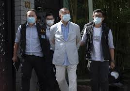 Officers could be seen cordoning off the complex and walking through the. Hong Kong Police Raid Tabloid Hq Arrest Owner Under Security Law Daily Sabah