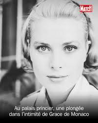 Tout l'été, le palais de Monaco propose une exposition d'une incroyable  beauté pour découvrir et redécouvrir Grace Kelly, la femme derrière la  légende. Des objets exceptionnels lui ayant appartenu sont à admirer.