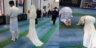 Hukum shalat berjamaah terdapat perbedaan pendapat di kalangan ulama: Gambar Pengantin Perempuan Belanja Jadi Viral Mynewshub