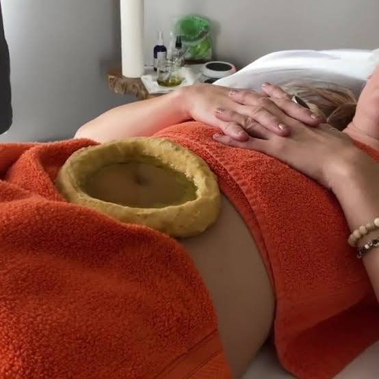 Nabhi Basti - warm oil treatment applied to the umbilical region. Benefits: ?It acts on the solar plexus and balances the digestive fire ?Strengthen the power of digestion and abso | EliMai Ayurveda