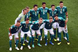 Wie die lage des teams von bundestrainer joachim löw einzuschätzen ist, diskutiere ich im video. Wm Aus Dfb Team Soll In Kanaken Und Kartoffeln Gespalten Sein Stern De