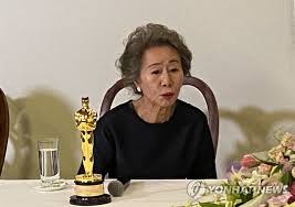 수상소감 전문 일단 브래드피트 선생님 뵙게 되어 너무 감사합니다 저희가 영화 찍을때 어디계셨나요? By Ieud2n X55m