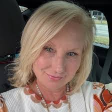 Melanie Sipe's Instagram, Twitter & Facebook