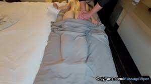 Real Asian Massage Exhibitionist Flashing The Masseur Her Perfect Korean  Body - GO.PORN