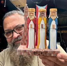 Estoy buscando un mini cuatro puertorriqueño se utlizará como efecto  decorativo