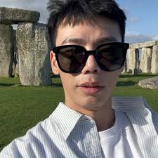 -, 如果活到45歲，不論屆時我在哪個國家，都會去應徵園區管理員的, 每天待在那邊看石頭、跟烏鴉玩好幸福😽, 自拍的時候有個旅客硬要幫我拍照,  好啦還行80分～笑到嘴巴有夠大(第六張)