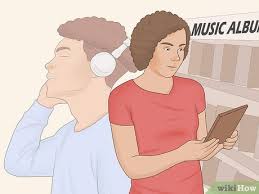 Acquistare un anello di fidanzamento non deve essere un'esperienza terrificante. Come Scegliere Un Regalo Per Il Tuo Miglior Amico Maschio