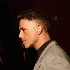 Leanne Petit's Instagram, Twitter & Facebook