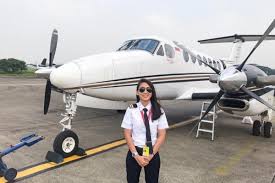 Athira Farina Pilot Perempuan Yang Jago Terbangkan Pesawat Jet