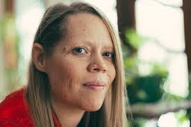 Caroline Davis's Instagram, Twitter & Facebook