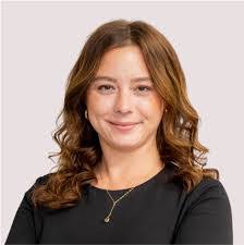 Carolyn Elliott's Instagram, Twitter & Facebook