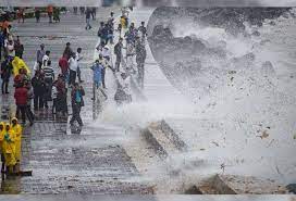 Detailed weather forecast in mumbai, state of mahārāshtra today, tomorrow and 7 days. Mumbai Rains Train Services Crippled Flights Delayed Weather Authorities Warn Continuous Downpour