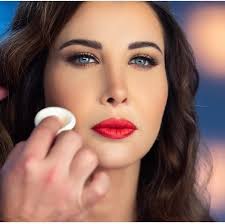 نانسي عجرم قبل وبعد الرجيم. Ø¨Ø§Ù„Ø¨ÙŠØ¬Ø§Ù…Ø© Ù†Ø§Ù†Ø³ÙŠ Ø¹Ø¬Ø±Ù… ØªÙ„Ø¹Ø¨ Ø¨Ø§Ù„Ø«Ù„Ø¬ Ø¨Ø£ÙˆÙ„ Ø¸Ù‡ÙˆØ± Ø¨Ø¹Ø¯ Ø­Ø§Ø¯Ø«Ø© Ø³Ø±Ù‚Ø© Ù…Ù†Ø²Ù„Ù‡Ø§ Ø¯Ù†ÙŠØ§ Ø§Ù„Ù…Ø´Ø§Ù‡ÙŠØ±