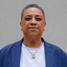 Carolyn Strudwick's Instagram, Twitter & Facebook