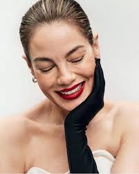 The coolest @michellemonaghan x @ubeauty ✨ I'm obsessed with this  collaboration, I love every product MM recommends and her SPF knowledge is  off the charts- FYI 🙌🏻 @oliviamalone @sarahuslan @karlawelchstylist  @gracewrightsell @stephstonenails #