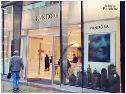 Pandora's New Oxford Street Store: A Jewel Box of Design and Experience