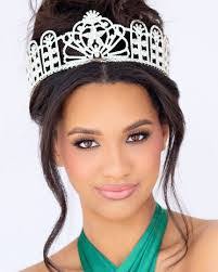 Claire Upton's Instagram, Twitter & Facebook