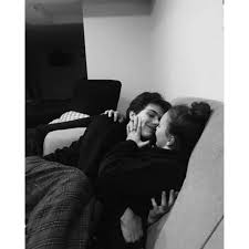 Wallpaper Instagram Whatsapp Iphone Metas De Relacionamento Fotos Objetivos De Casais Fotos De Casais Balanco, parede de tijolinho e marcenaria personalizada para um quarto de menina aconchegante e delicado. wallpaper instagram whatsapp