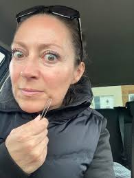 Bloody menopause!! Who the hell decided that once you hit a certain age,  your face becomes a garden of surprise hairs?! 🫣 I told Lily there was a  chin hair annoying me…