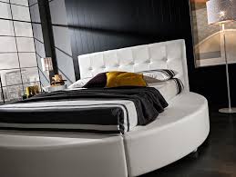 Berandaletto tondo / letto rotondo gio matrimoniale tondo con letto modello immagine con giroletto letto tondo imbottito design moderno con testiera alta lavorata rivestimenti in pelle ecopelle e. Tondo Artigianaletti