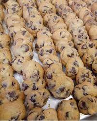 An easy chocolate chip cookie recipe for soft biscuits with a squidgy middle that will impress family and friends. Famous Amos Cookies Resepi