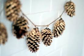 Home decor ideas.with pine cones. Pine Cones And Autumn Leaves Decorating Ideas Interior Design Ideas Avso Org