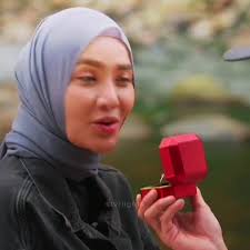 Eliza Sifa Dan Suami