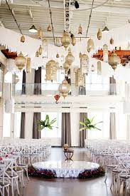 This Couple Put A Modern Twist On Their Indian Wedding In Minneapolis Hindu Wedding Hindu Wedding Ceremony Rustic Wedding Ceremony