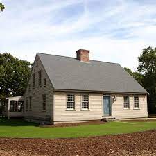 The historical tie between the two styles is apparent on the pitched roofs on many of these houses. 55 Center Chimney Capes Ideas Colonial House New England Homes House Exterior