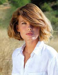 Vous avez donc intérêt à garder vos jolies vagues et à opter pour une coupe de cheveux qui met votre. Coupes De Cheveux Qui Rajeunissent Le Top 10 De 2020 Coupe De Cheveux Qui Rajeunit Coupe De Cheveux Cheveux