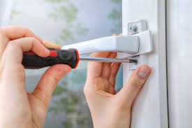 Hier zweigen wir ihnen in drei schritten wie sie den fenstergriff austauschen können. Fenstergriff Dreht Durch Wo Liegt Das Problem Und Wie Ist Es Zu Beheben