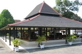 Joglo adalah rumah tradisional masyarakat jawa atau daerah lain di indonesia yang terdiri atas 4 tiang utama. Gambar Rumah Adat Jawa Tengah Lengkap Dengan Namanya Pinhome