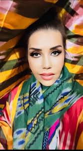 بوسه می بارم برایت، تا که تسخیرت کنم ‎واژه می‌کارم به لب هایت که درگیرت کنم  ‎سرو سر سبز ِ سِتَبری، کوه بشکوهی، چه‌ای ‎خوب من! در صفحه‌ی ذهنم چه تصویرت  کنم