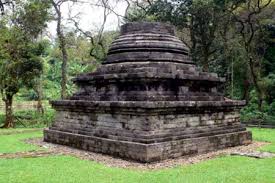 Lokasi candi ini berjarak sekitar 6 km dari candi singosari. 15 Peninggalan Kerajaan Singasari Dan Penjelasannya Terlengkap Sejarah Lengkap