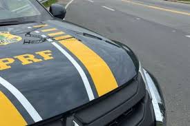 Homem morre após colisão de carro com carreta na BR-267 em Argirita (MG)