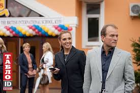 Оксана марченко заверила, что вместе с медведчуком уже в украине. Medvedchuk Z Marchenko Vidpravili Dochku Do Britanciv Tabloid