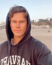 Eric Ambrose's Instagram, Twitter & Facebook