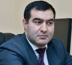 Metrodakı baltalı adam polis nəzarətində olacaq