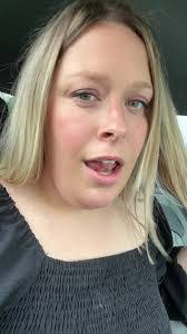 Elizabeth Sampson's Instagram, Twitter & Facebook