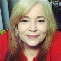 Shelly Ellender's Instagram, Twitter & Facebook